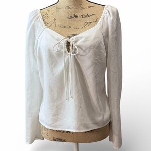 Metropolis Trendy White Women's Top. EC Size large